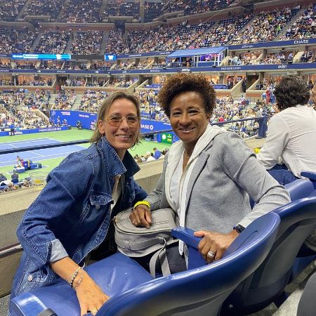 Wanda Sykes and her wife Alex Niedbalski took a picture at the US Open Tennis tournament.